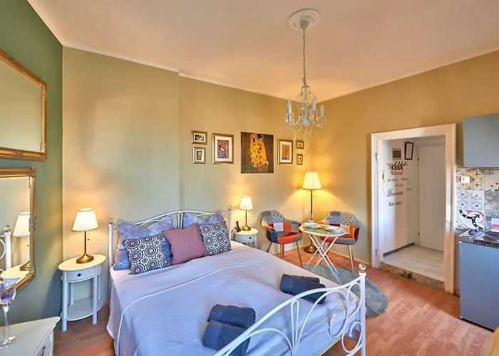 Old City Romantic Studio With Free Private Parking