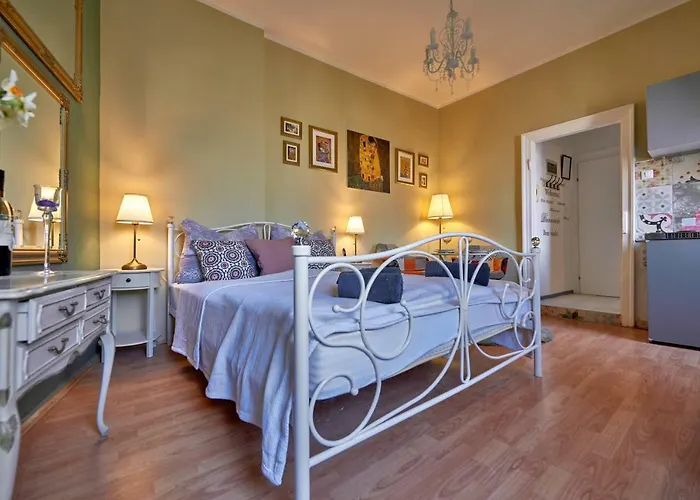 Old City Romantic Studio With Free Private Parking