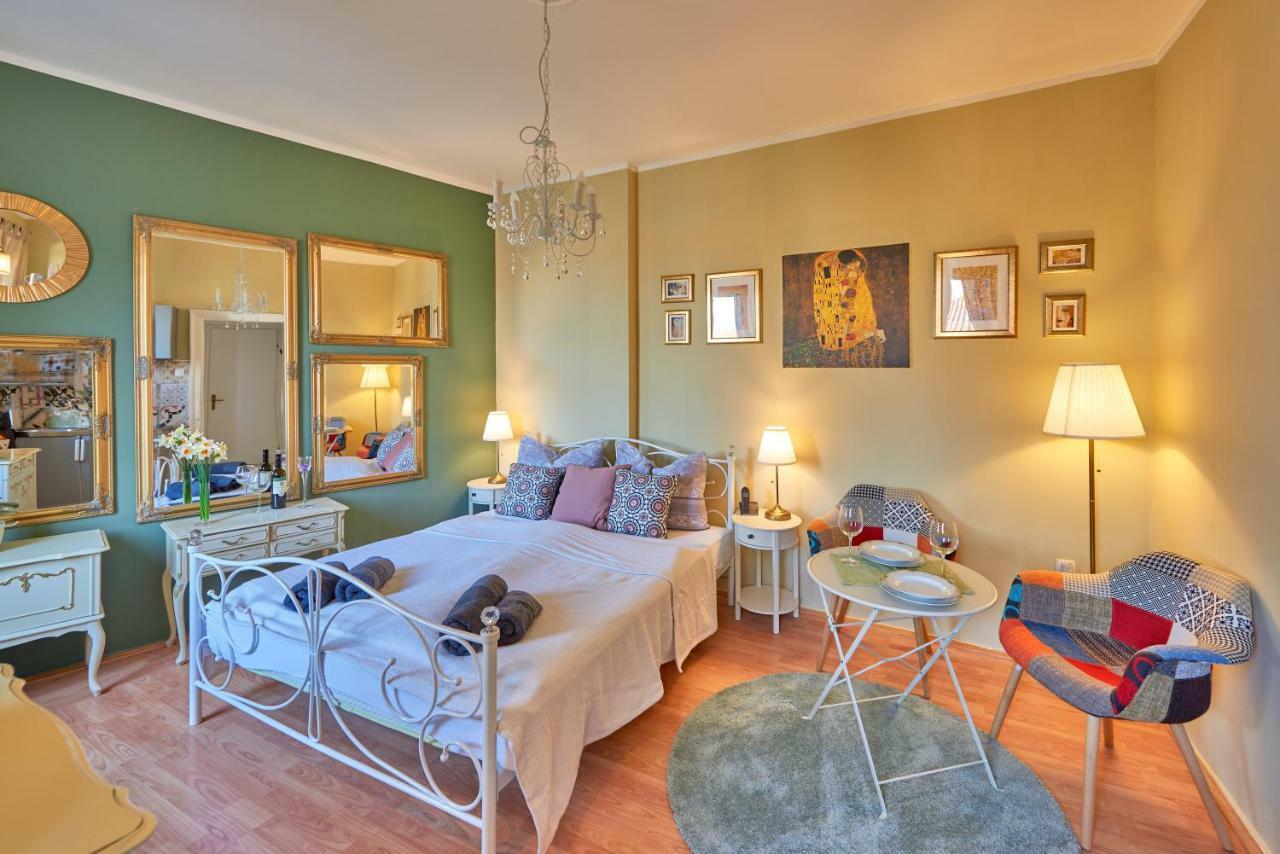 Apartment Old Romantic With Free Private Parking Pula