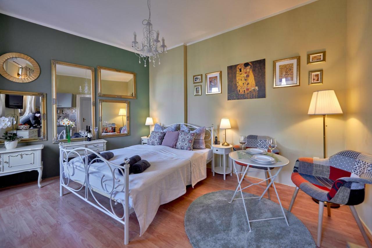 Apartment Old Romantic With Free Private Parking Pula