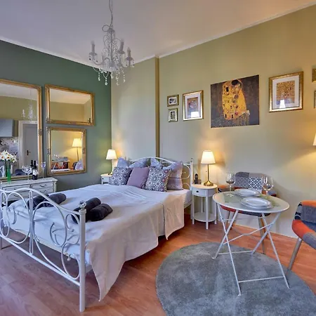 Old City Romantic Studio With Free Private Parking Pula Exterior foto